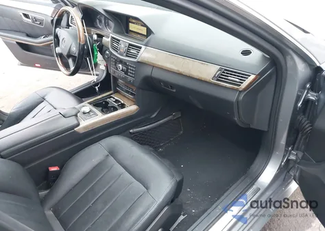 2011 Mercedes-Benz E 550 4Matic z USA, uszkodzony, nr VIN WDDHF9AB3BA414897